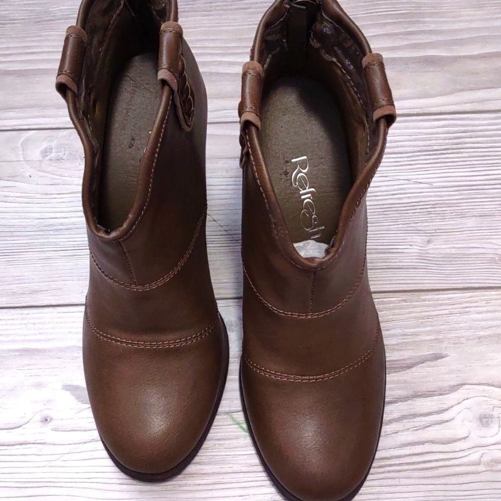 (46-0609) Boots from Refresh Brown Size 6.5